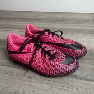 Nike Kids soccer cleats in Pink and Black